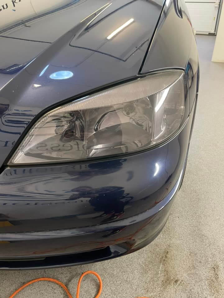 Koplamppolijsten door Professional car detailing